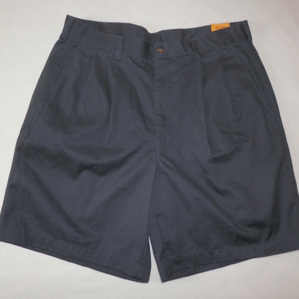 Haggar 36 Mens Shorts Classic Pleated No Iron E201